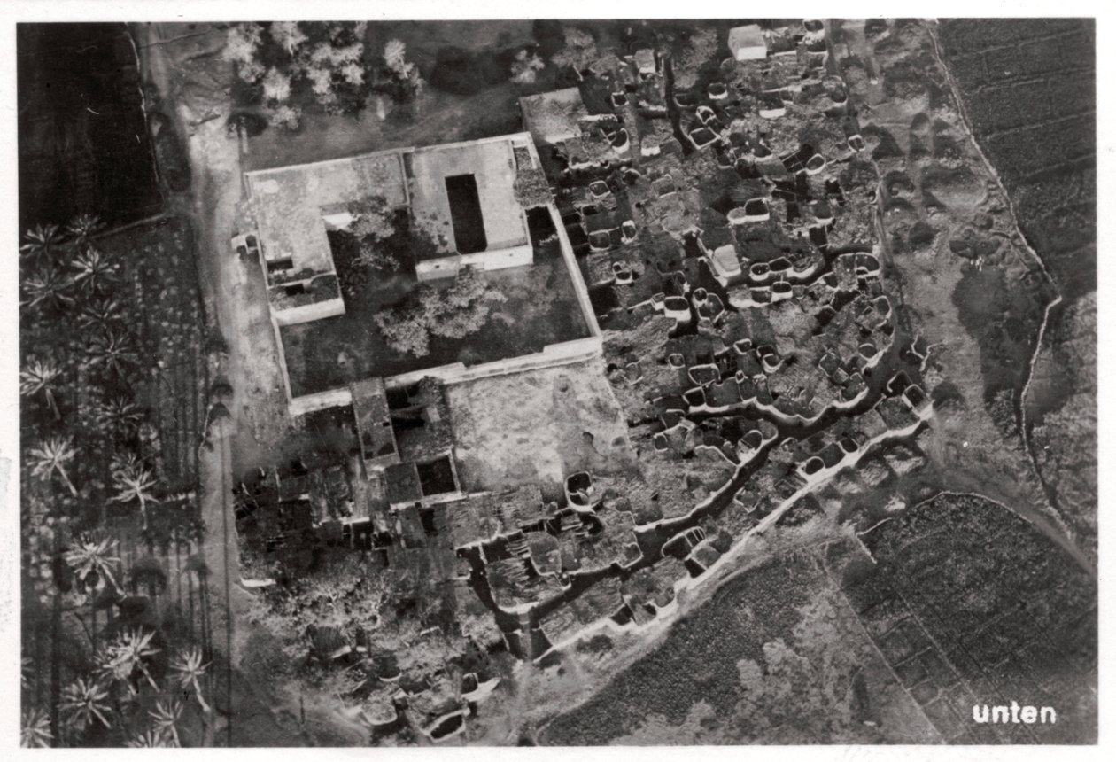 Luchtfoto van een dorp, Egypte, 1931-1933 door Unbekannt