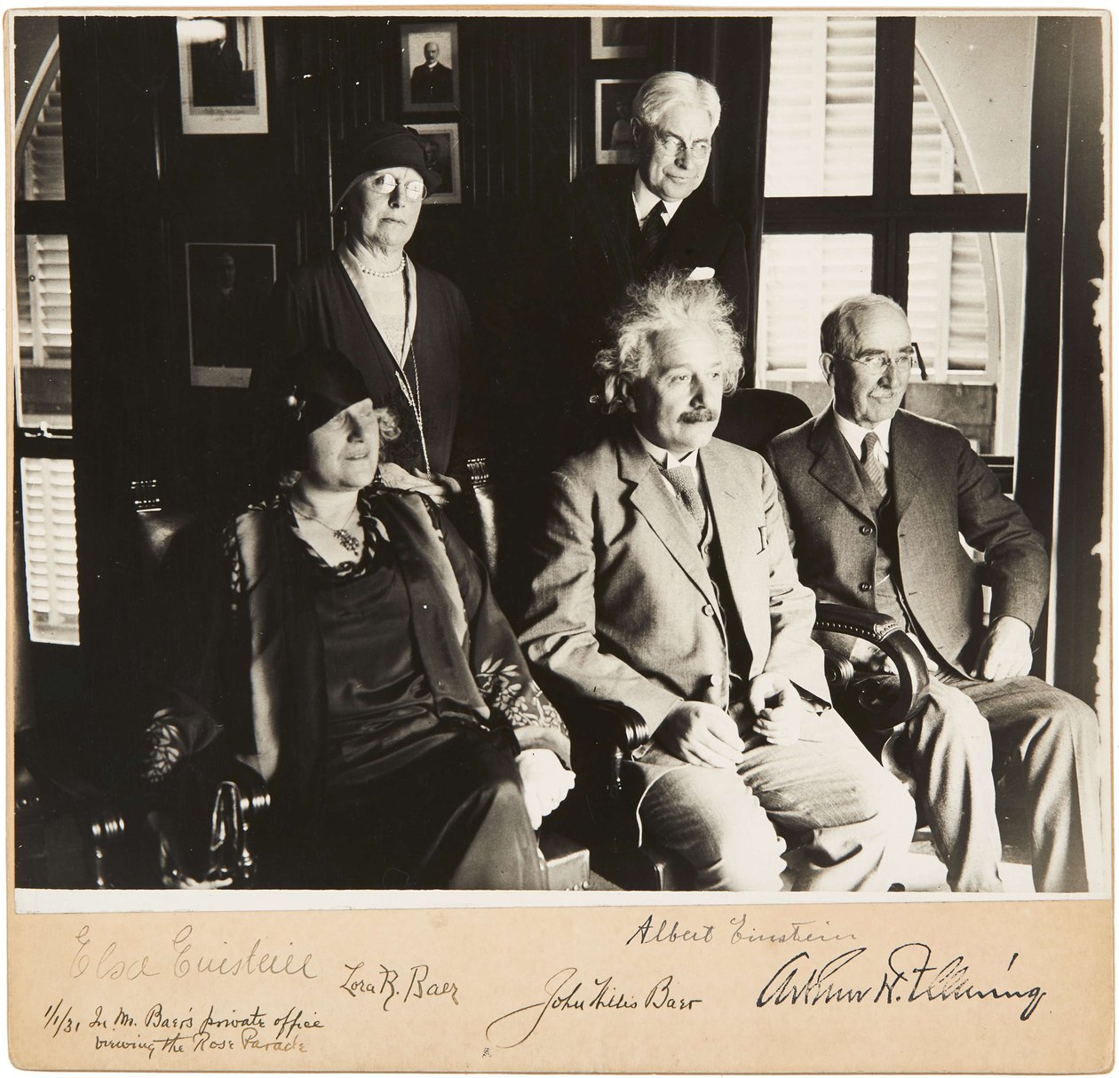 Albert en Elsa Einstein, John en Lora Baer en Arthur H. Fleming, Pasadena, 1 januari 1931 door Unbekannt