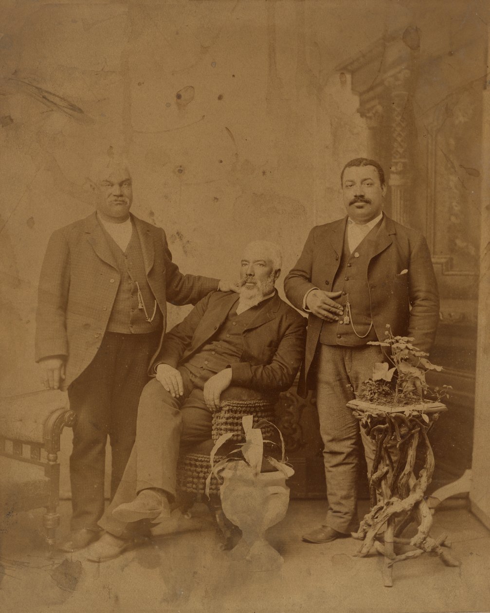 Albuminefoto van drie leden van de familie Boyd, 1890-1930 door Unbekannt