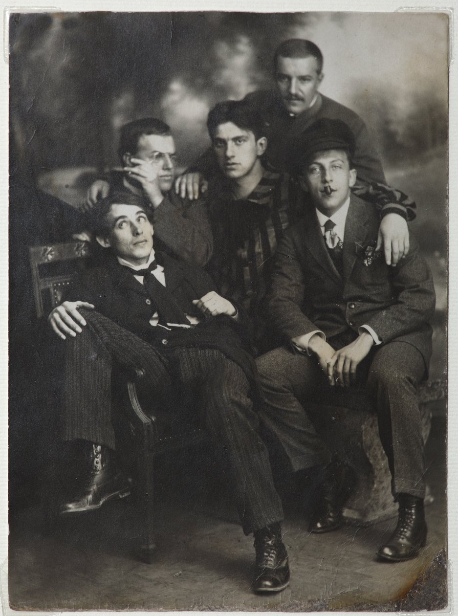 Aleksei Kruchenykh, David Burliuk, Vladimir Mayakovsky, Nikolai Burliuk en Benedikt Livshits, 1913 door Unbekannt