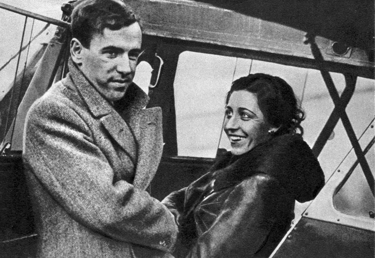 Amy Johnson, Britse vliegenier, op het punt om naar Kaapstad te vertrekken door Unbekannt