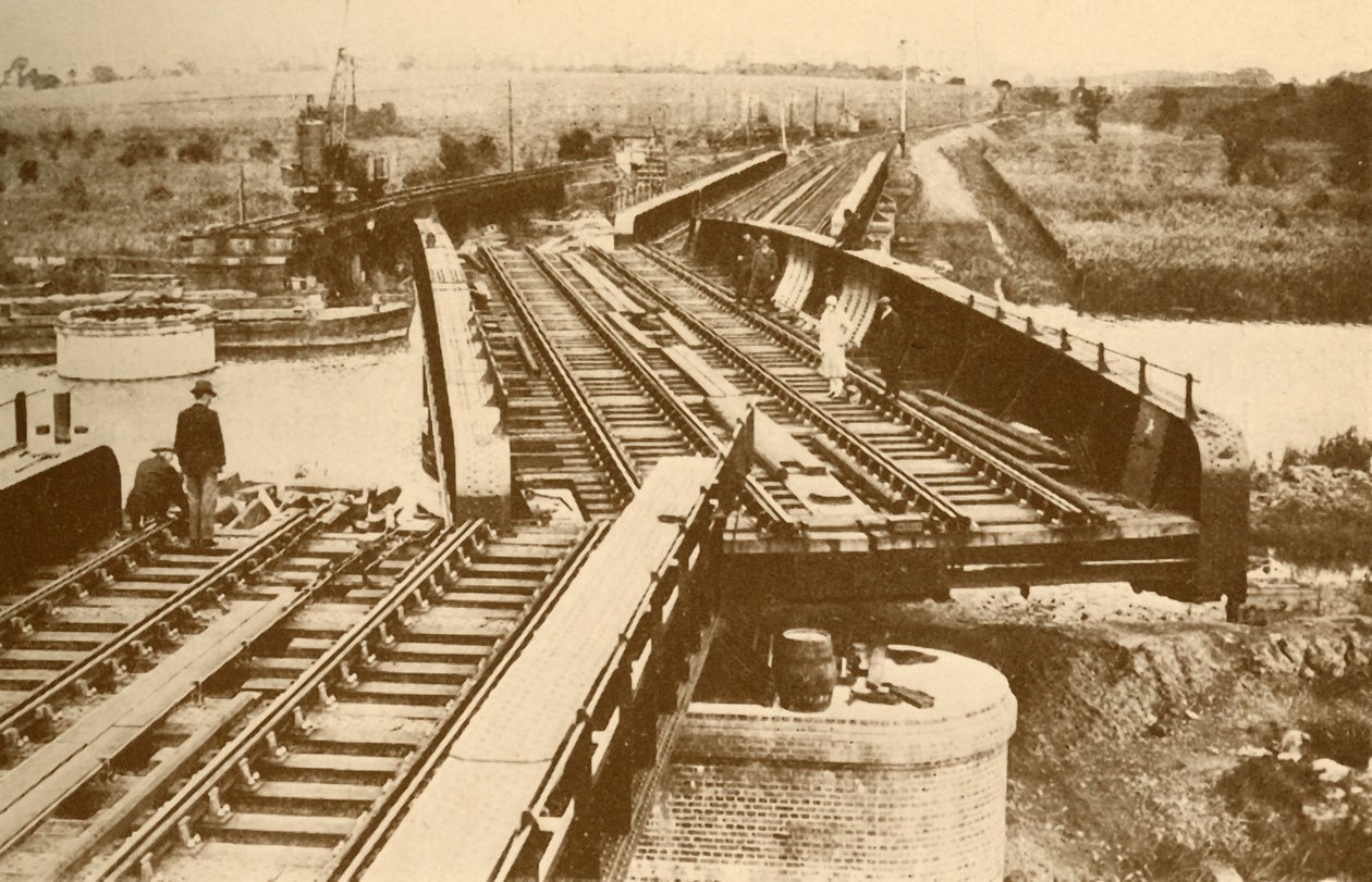 Een elektrisch bediende draaibrug, bij Beccles, nabij Yarmouth London en North Eastern Railway door Unbekannt