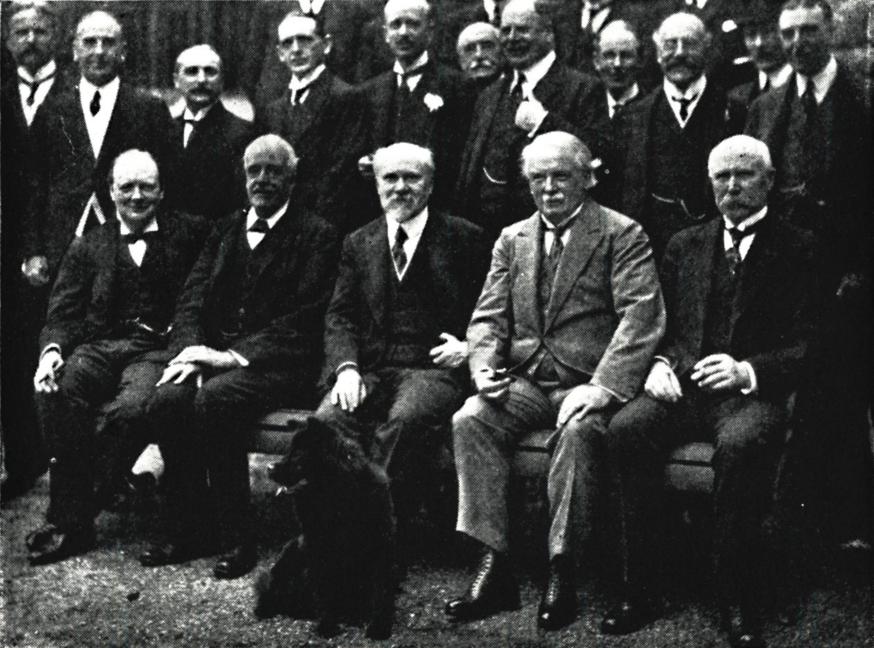Op nummer 10, Downing Street, ca. 1922, 1945 door Unbekannt