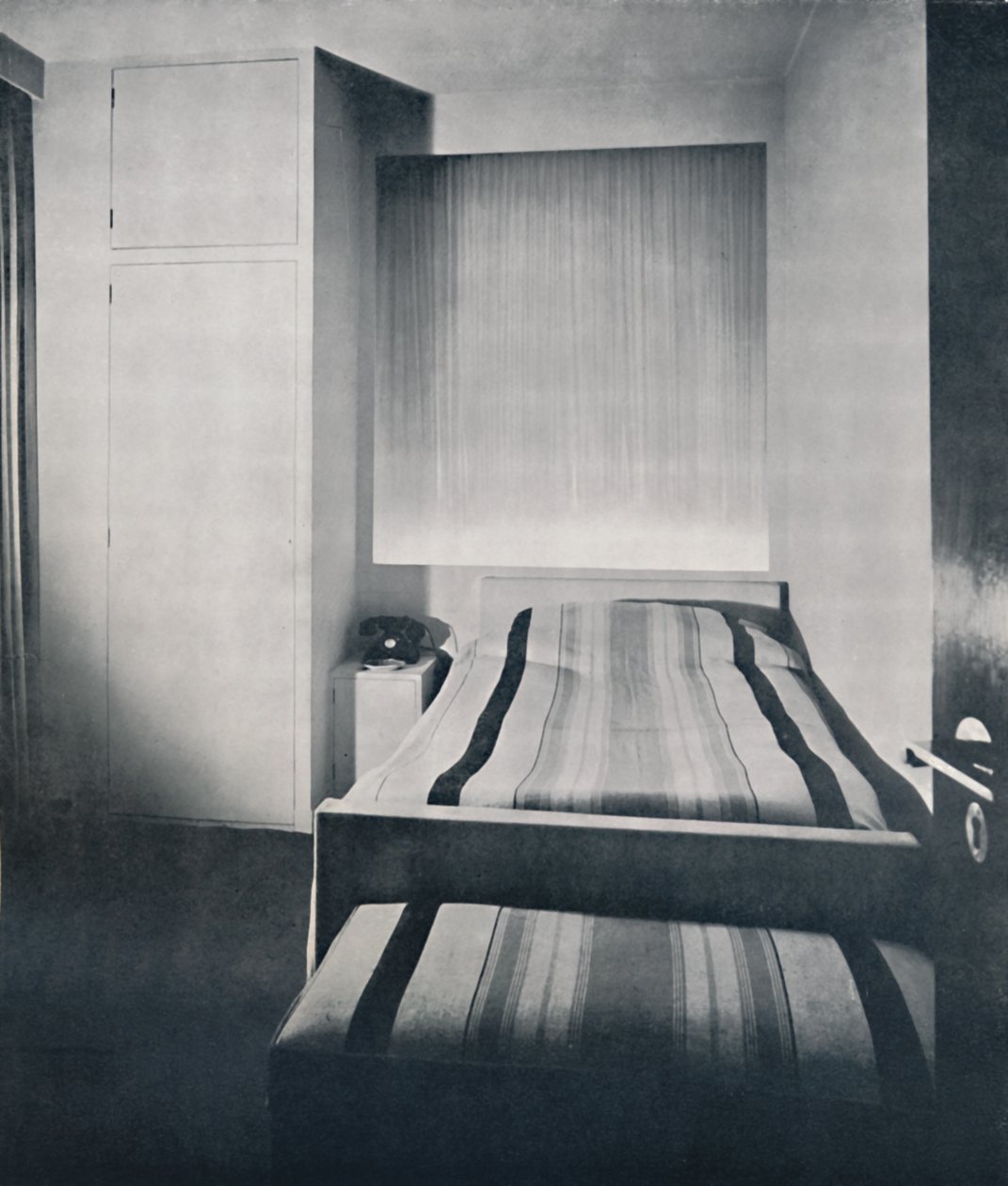 Slaapkamer door Bird Iles Ltd., Londen, 1936 door Unbekannt
