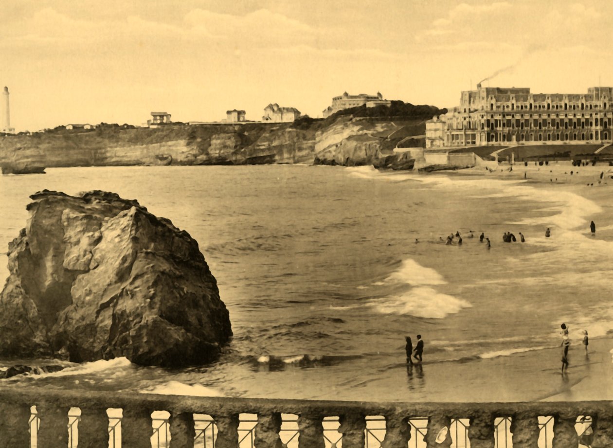 Biarritz - Hotel du Palais en de Baai, c1930 door Unbekannt