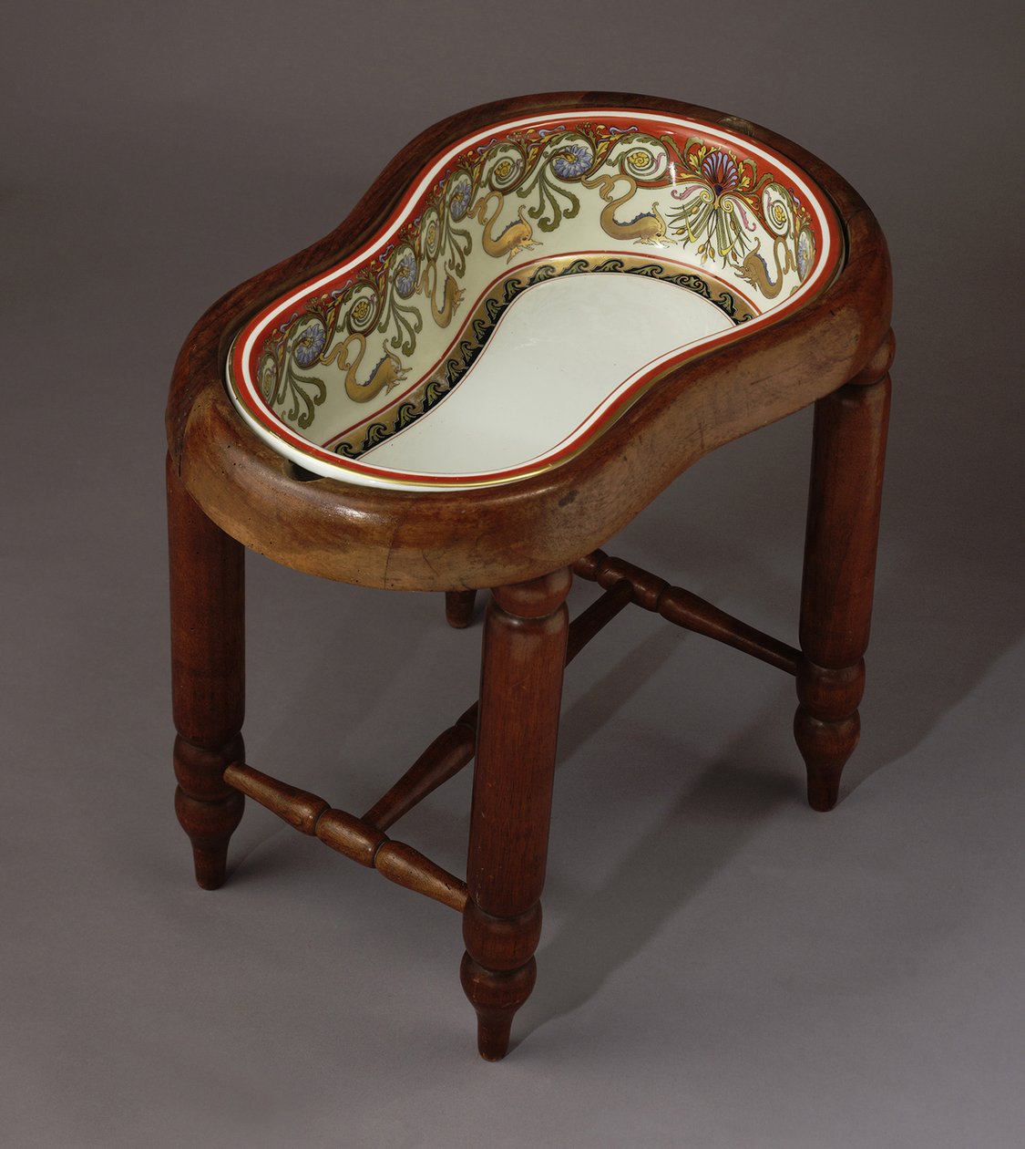 Bidet van Elisabeth van Beieren Carl Knoll Porseleinfabriek, Karlsbad, 1887-1890 door Unbekannt