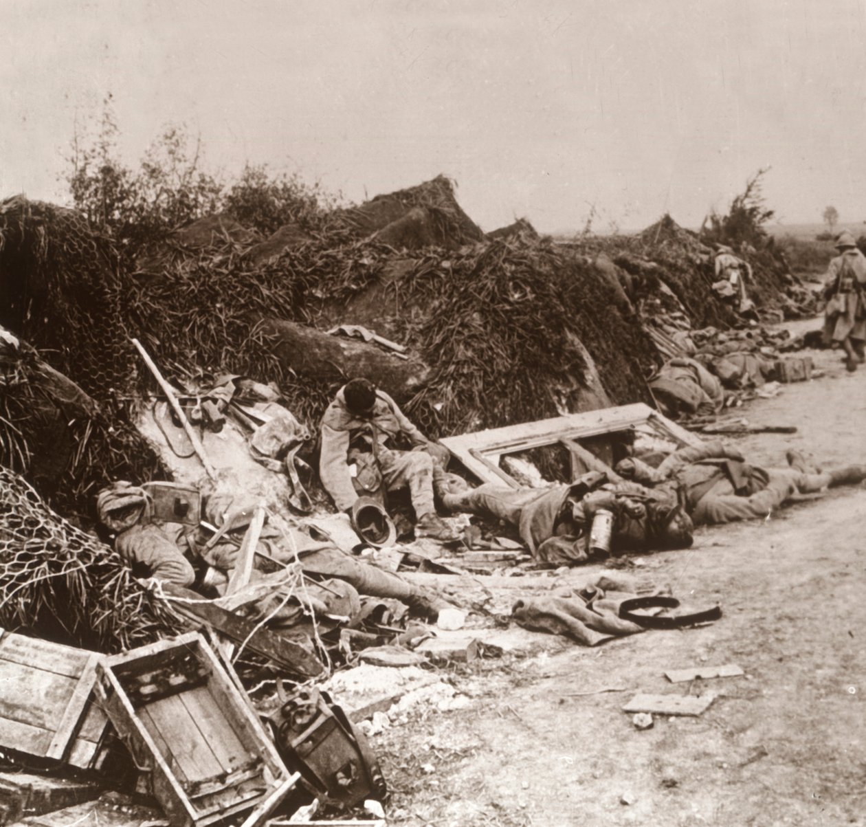 Lichamen na de inname van Courcelles, Noord-Frankrijk, juni 1918 door Unbekannt