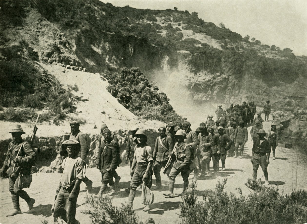 Britse troepen met Turkse gevangenen, Eerste Wereldoorlog, 1915 door Unbekannt