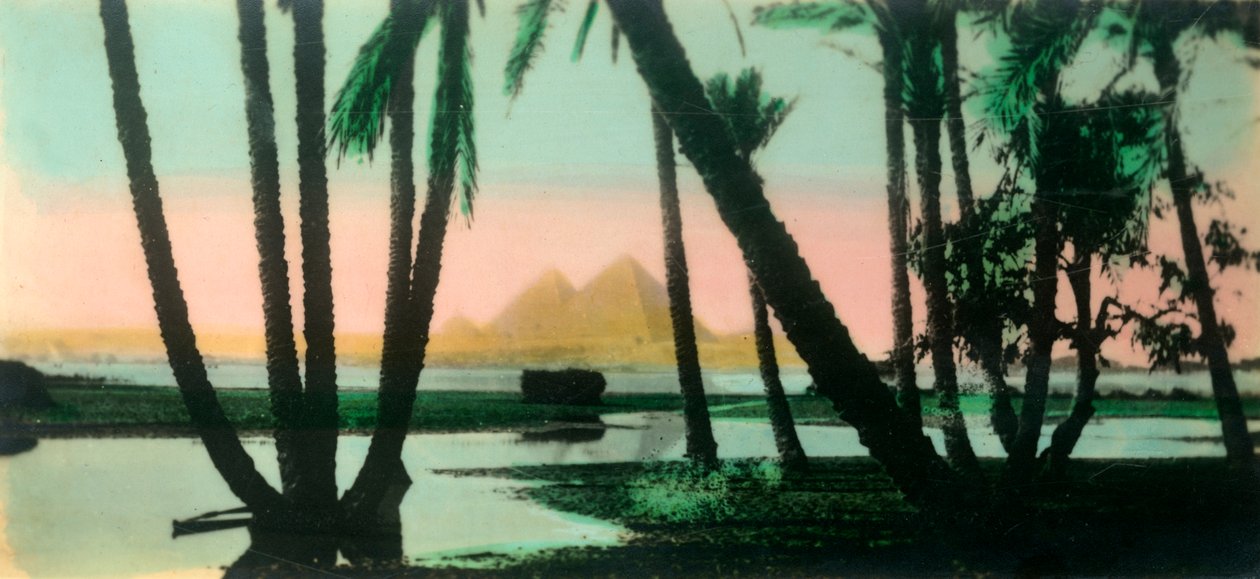 Caïro: Overstroming van de Gizeh-piramides, c1918-c1939 door Unbekannt