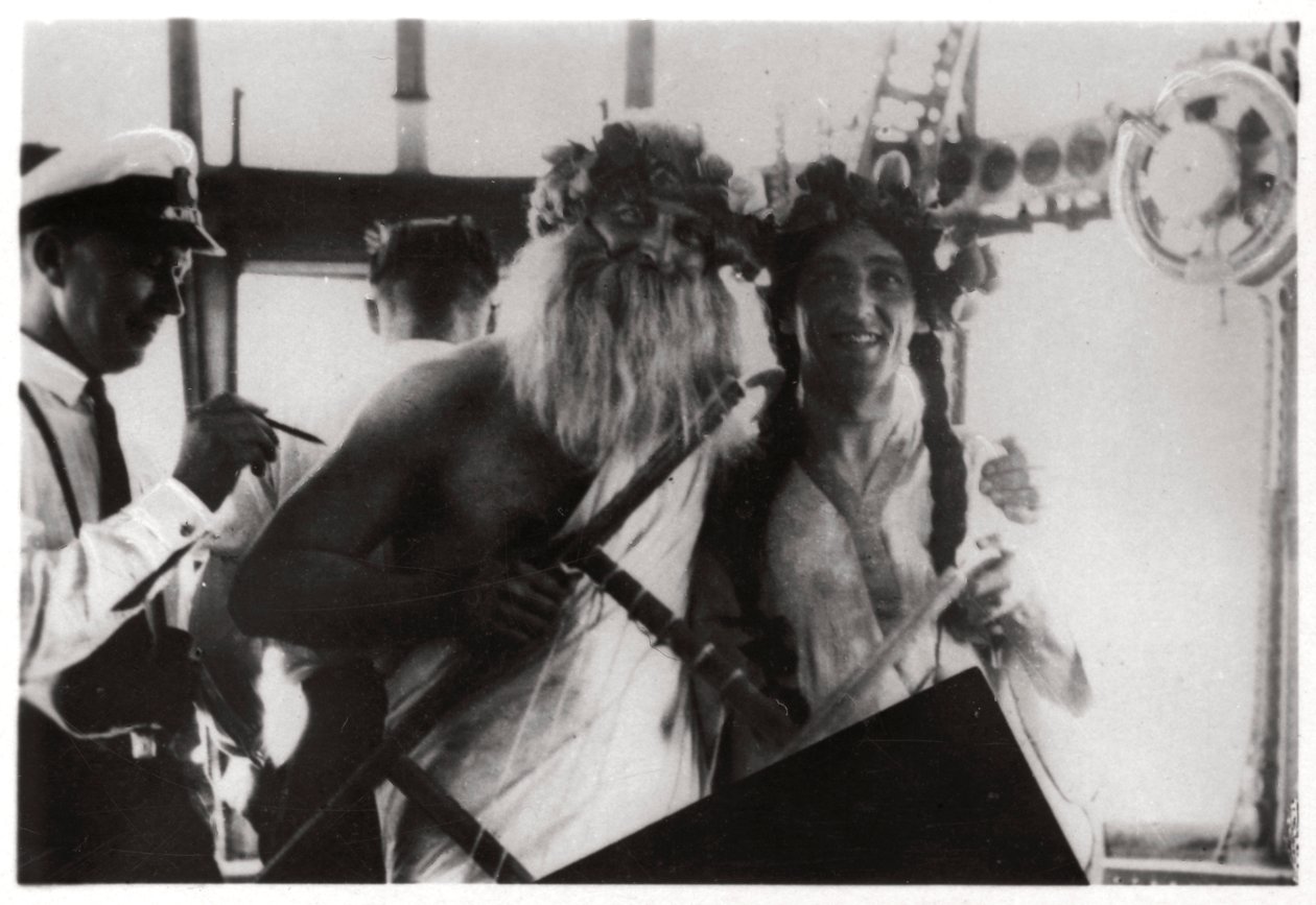 Ceremonie ter viering van de oversteek van de evenaar aan boord van het luchtschip Graf Zeppelin, 1930-1933 door Unbekannt