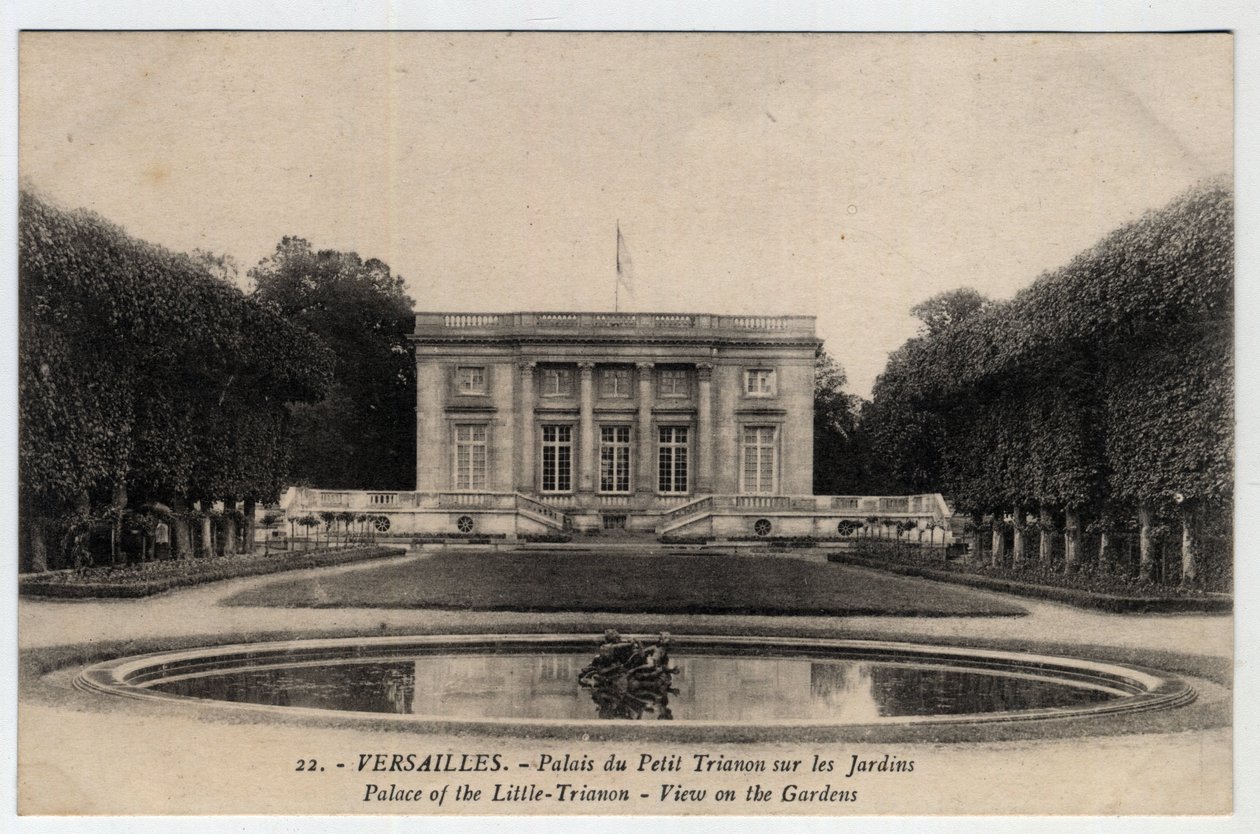 Kasteel van Versailles: buitenaanzicht van het Paleis van de Peer Trianon op de tuinen - Ansichtkaart eind 19e-20e eeuw door Unbekannt