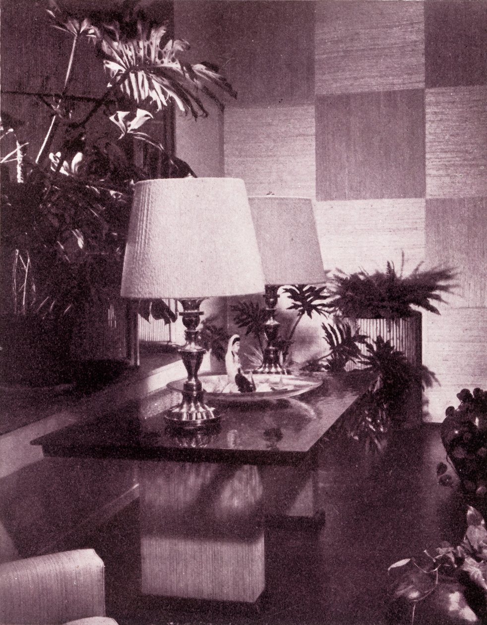 Hoek van een grote woonkamer, ontworpen door Paul T. Frankl, 1949 door Unbekannt