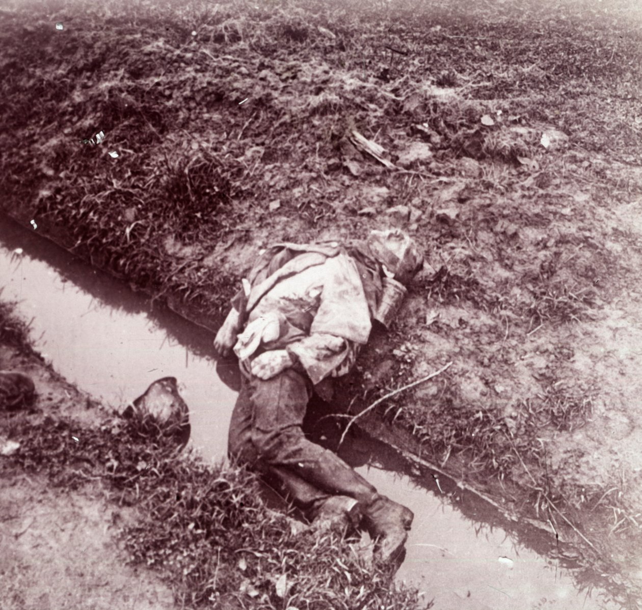 Dode Duitse soldaat, Ieper, Vlaanderen, België, c1914-c1918 door Unbekannt
