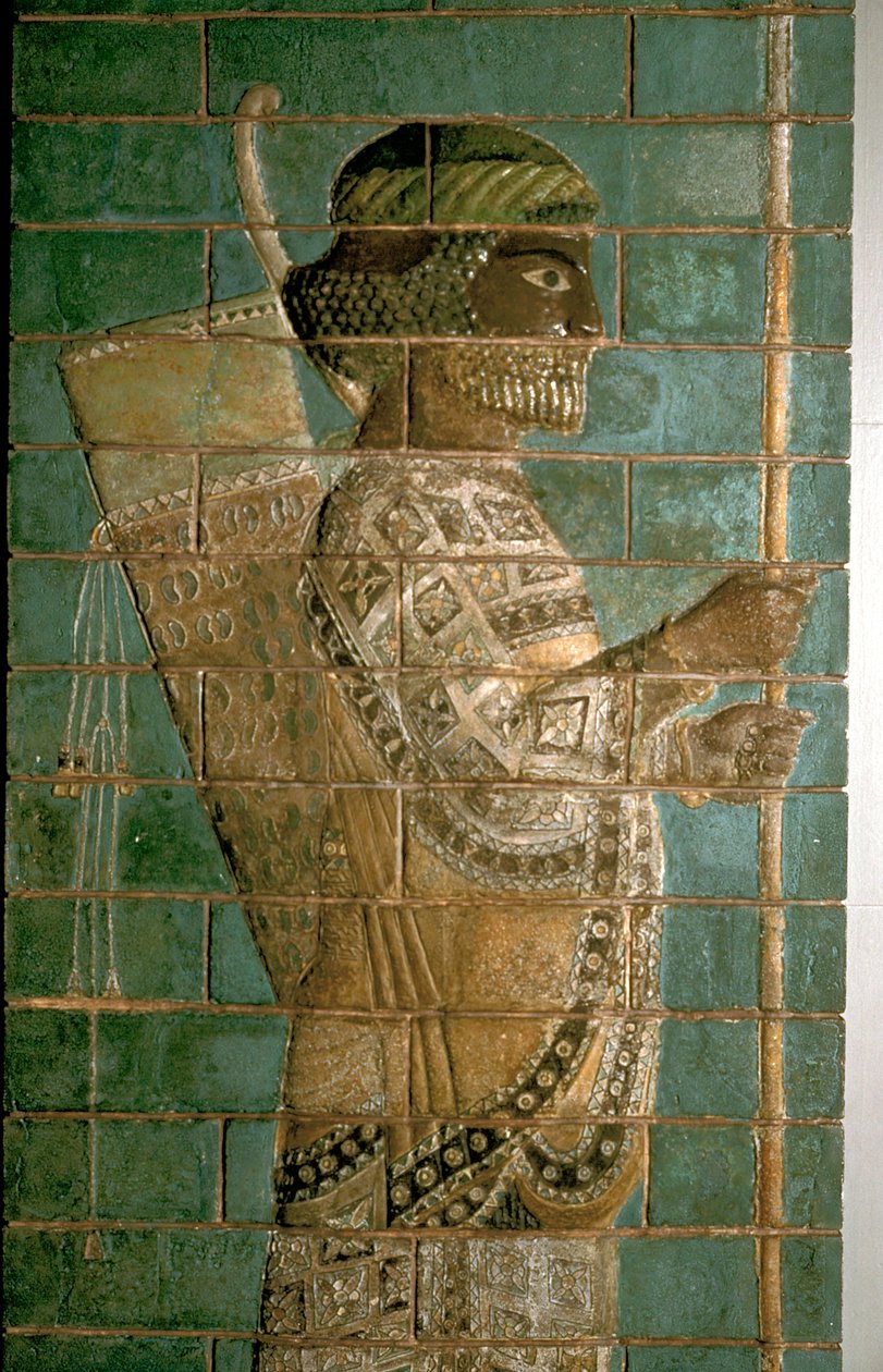 (detail) van een reliëf met een boogschutter van de Perzische Koninklijke Garde, Paleis van Darius I, Susa, ca. 500 v.Chr. door Unbekannt