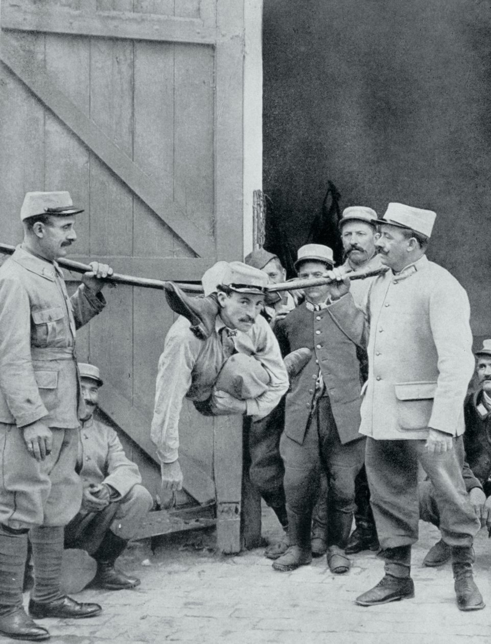 Afleidingen aan het front, de menselijke slang, Frankrijk, Eerste Wereldoorlog, 1915 door Unbekannt