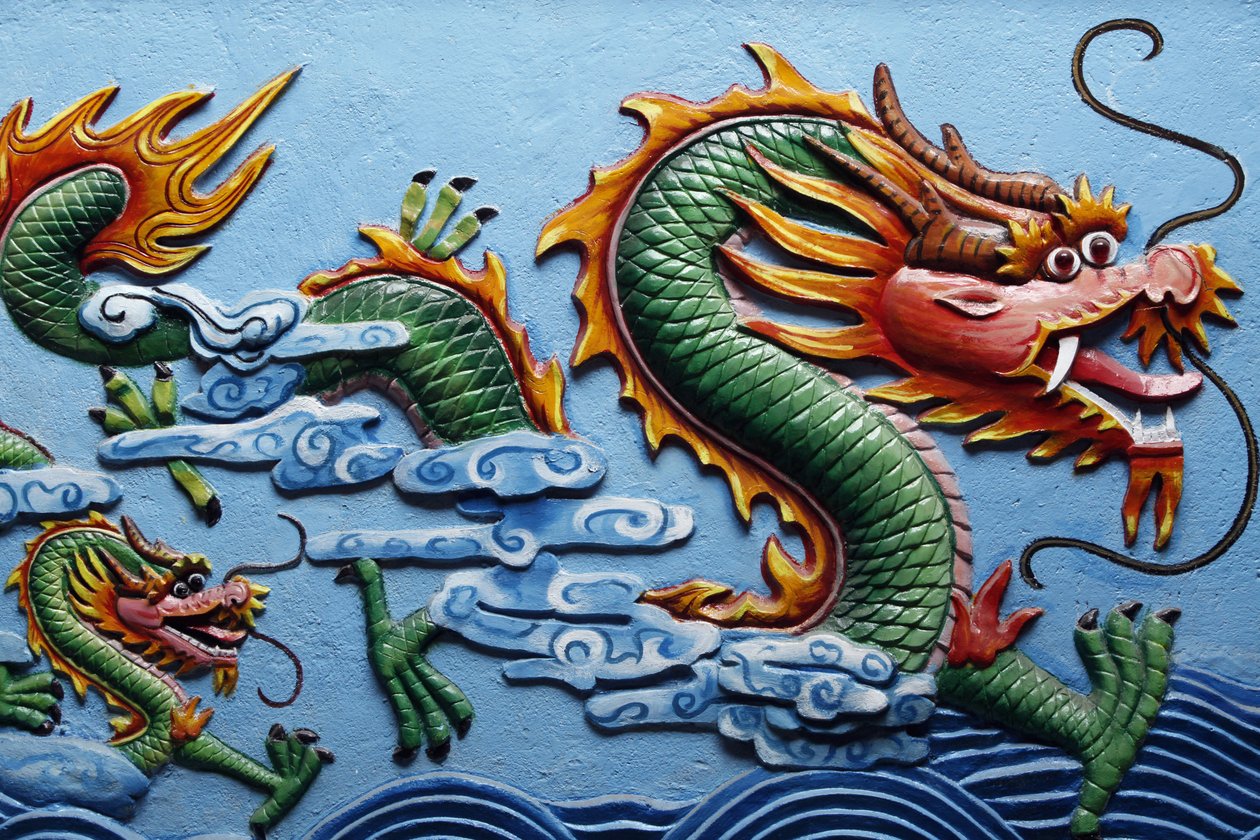 Drakensculptuur in een Chinese tempel, Phnom Penh, Cambodja door Unbekannt