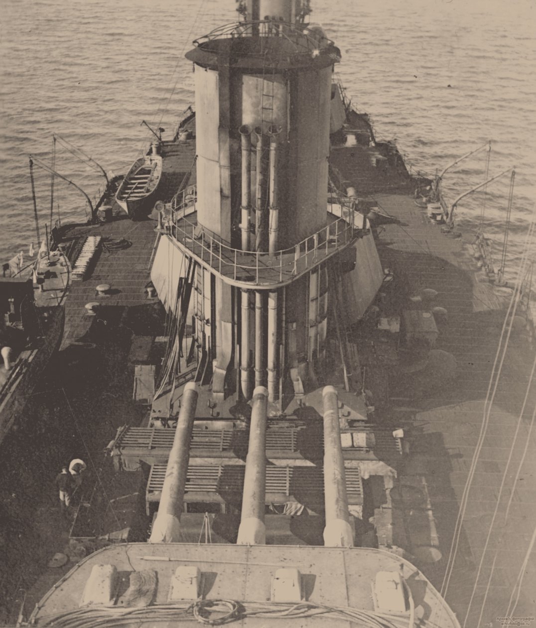 Dreadnought Imperator Aleksandr III in Bizerte door Unbekannt