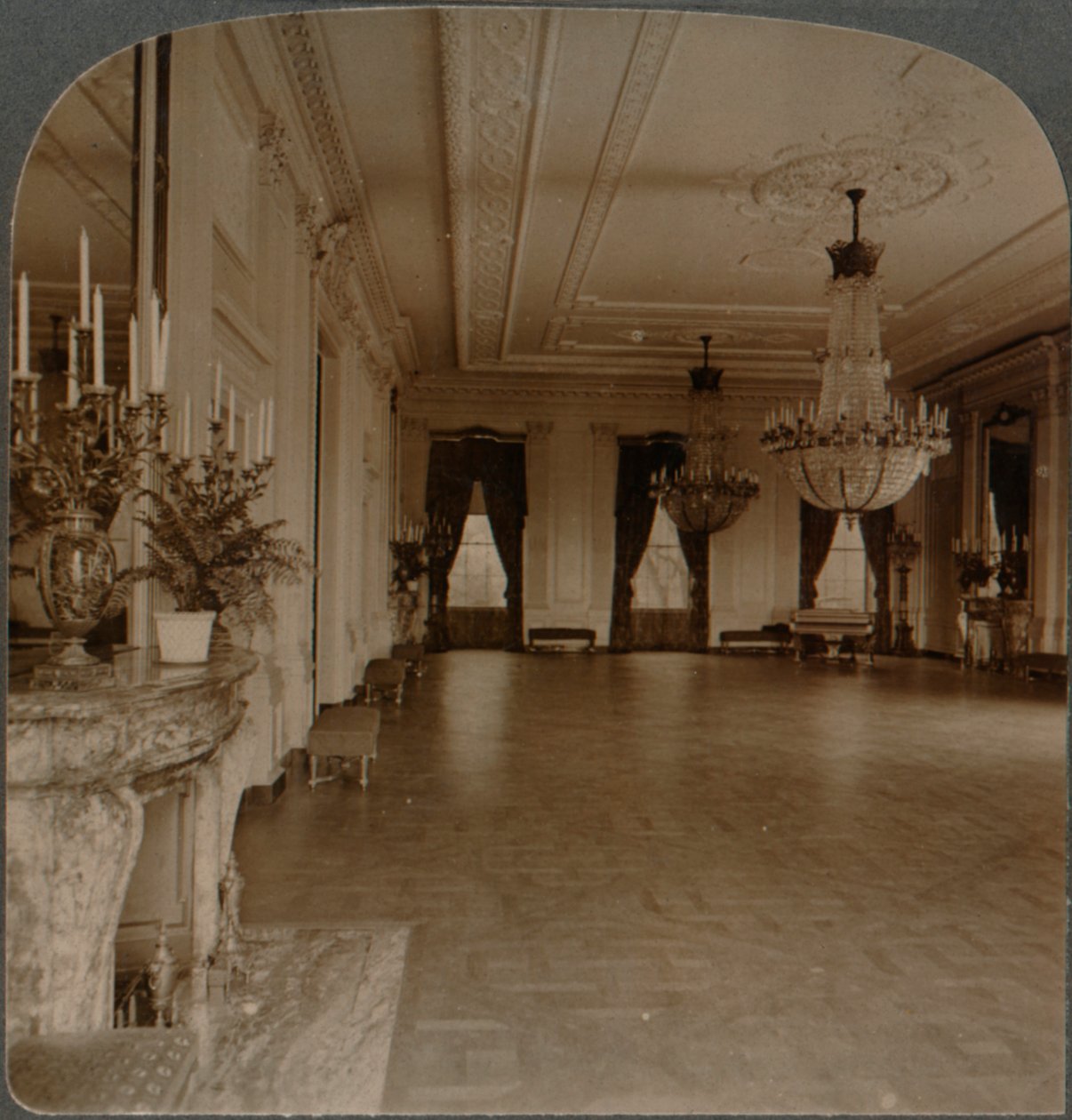 Oostkamer waar recepties worden gehouden, Witte Huis, Washington D.C. door Unbekannt