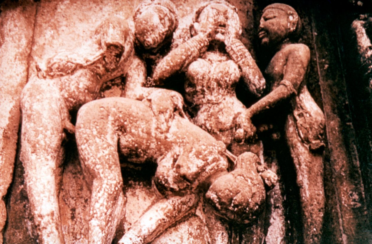 Erotisch beeldhouwwerk, Hindoe tempel, Khajuraho, India, 950 - 1050 door Unbekannt