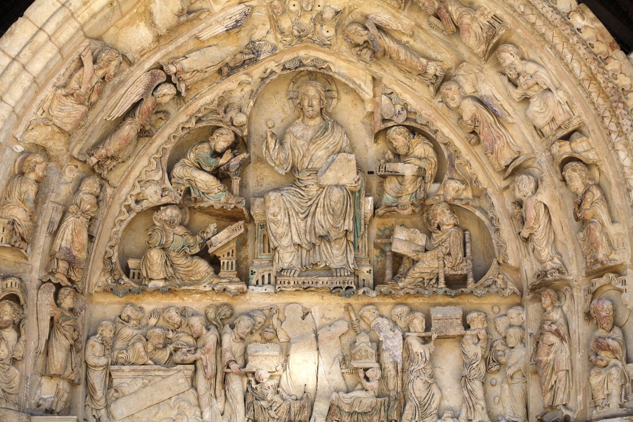 Abdijbasiliek van Fleury noordpoort timpaan: Christus in glorie omringd door evangelisten, Saint Benoit sur Loire, Frankrijk door Unbekannt