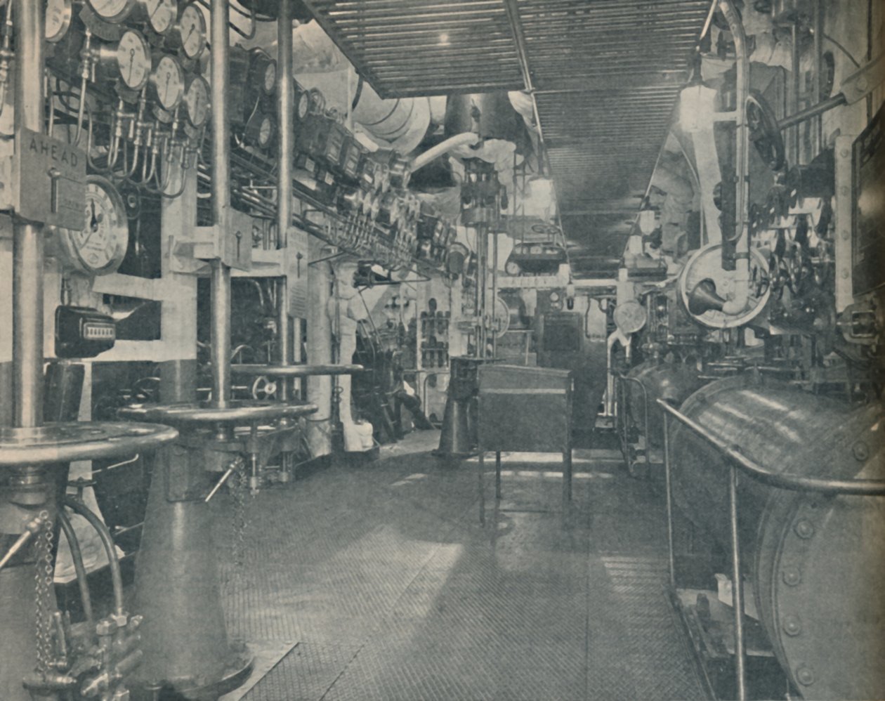 Voorste machinekamer van de Empress of Britain, met controleplatform, 1936 door Unbekannt