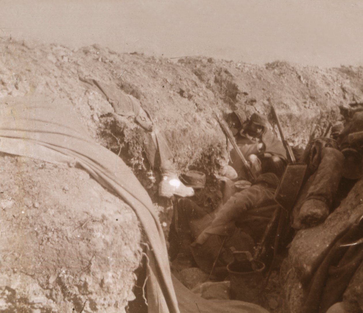 Frontlinieloopgraven, Beauséjour, Noord-Frankrijk, ca. 1914-ca. 1918 door Unbekannt