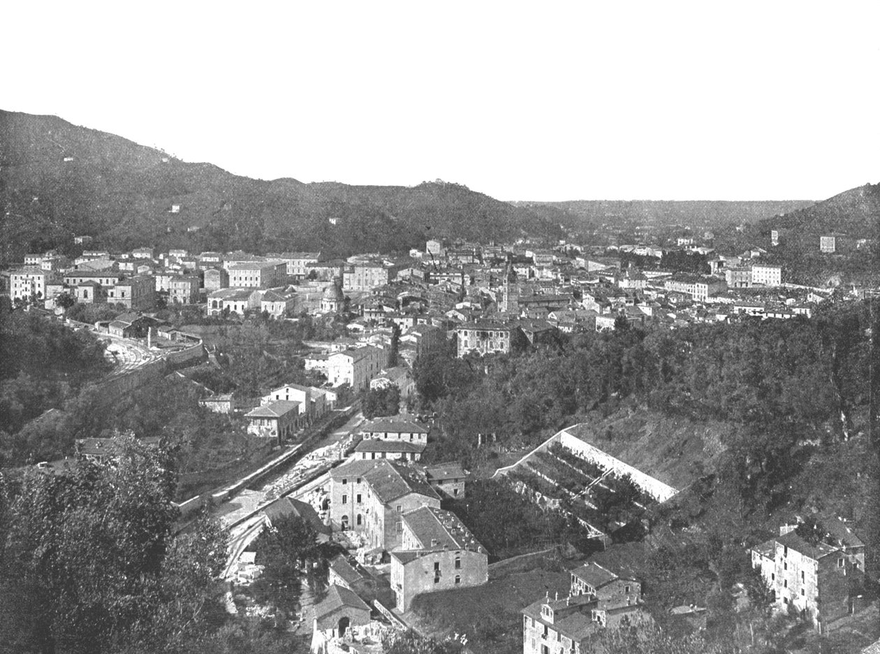Algemeen uitzicht op de stad Carrara, Italië door Unbekannt