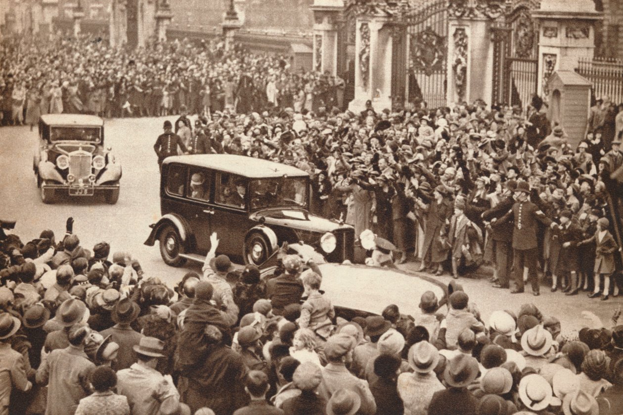 George VI en koningin Elizabeth verlaten Buckingham Palace voor vakantie in Windsor door Unbekannt