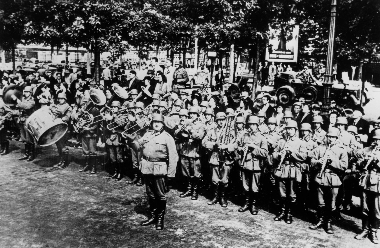 Duits militair orkest bij de parade op de Place de l