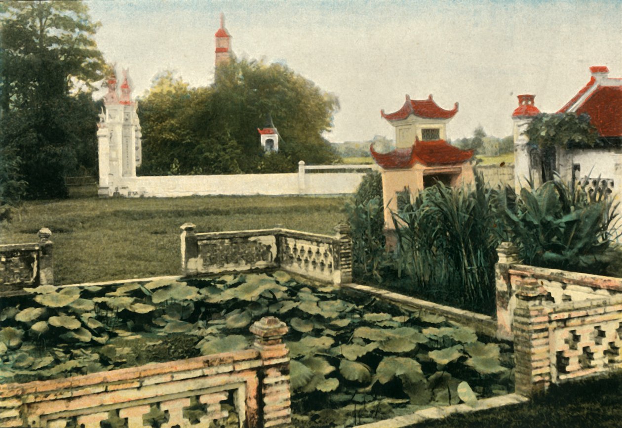 Hanoi. Pagode Du Pinceau, Hanoi. But Thap Pagoda, 1900 door Unbekannt