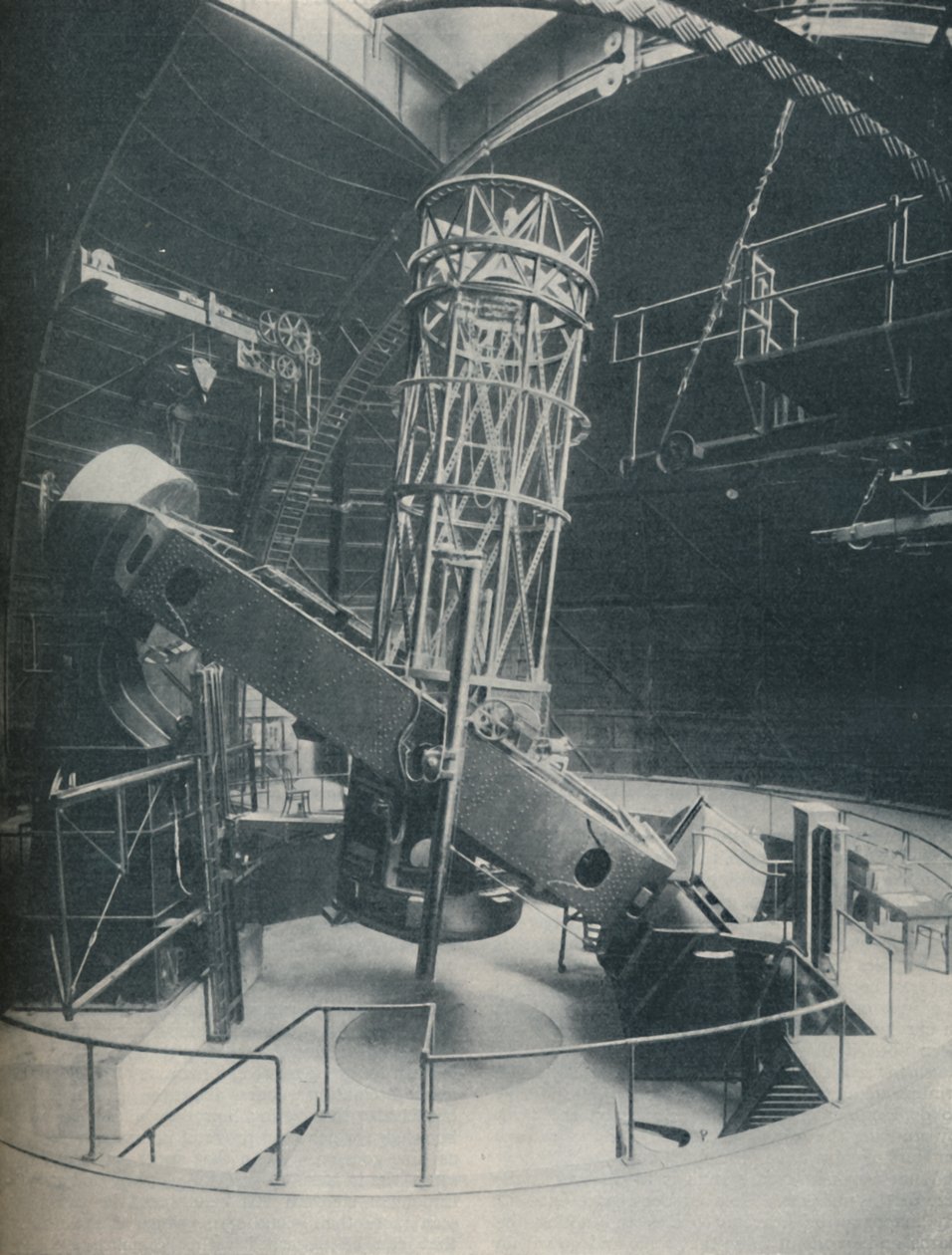 Omringd door Staal en Beton, de 100-Inch Reflector, c1935 door Unbekannt