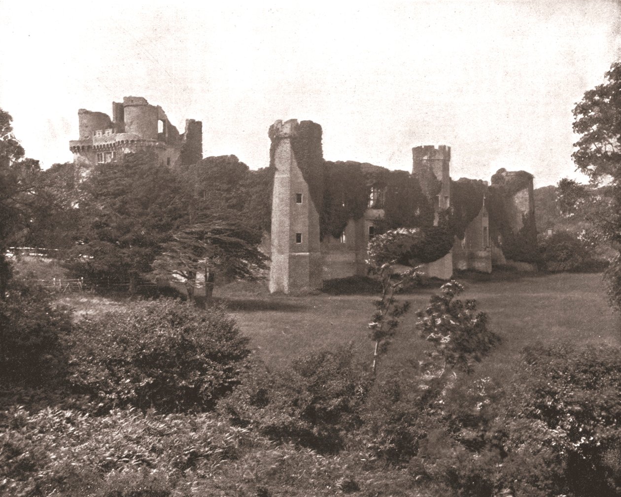 Herstmonceux Castle, East Sussex door Unbekannt