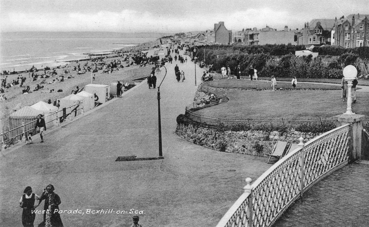 Vakantiegangers op West Parade, Bexhill-on-Sea, East Sussex door Unbekannt