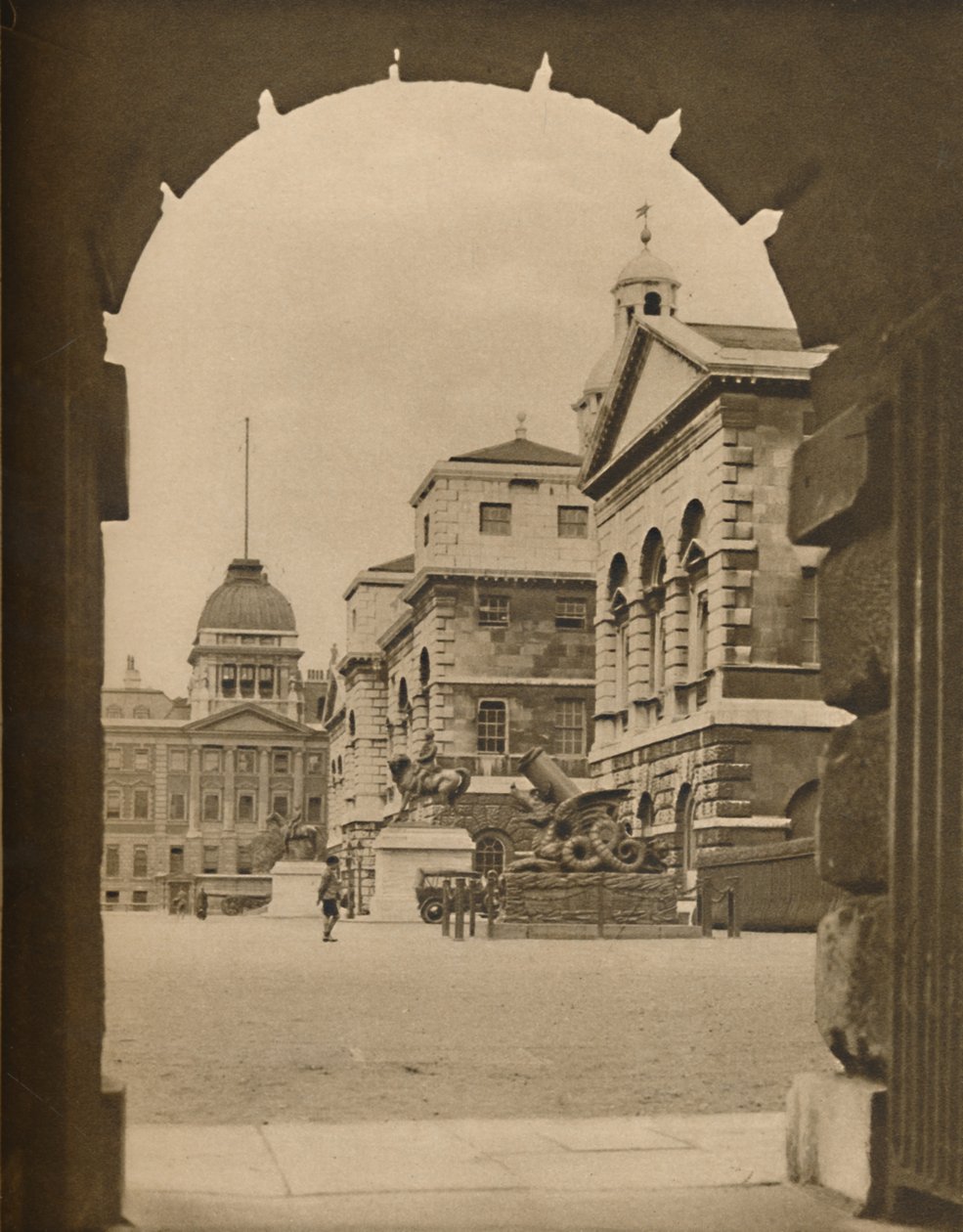 Horse Guards Parade Ingelijst in de Boog van Treasury Passage door Unbekannt