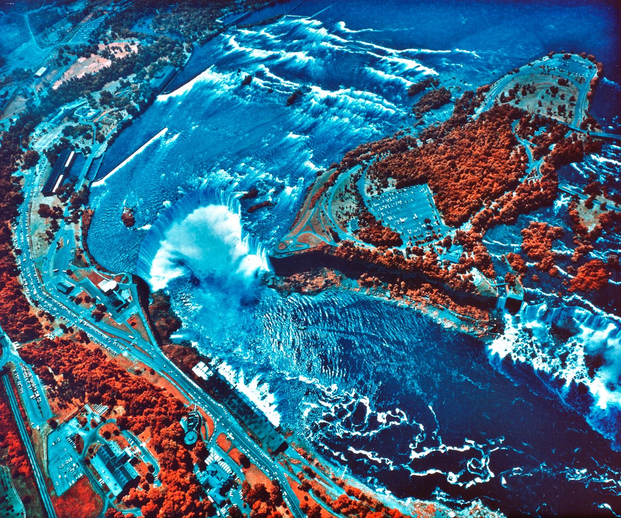 Infraroodfoto van de Niagara-watervallen genomen vanuit NASA Earth Survey 2-vliegtuig door Unbekannt