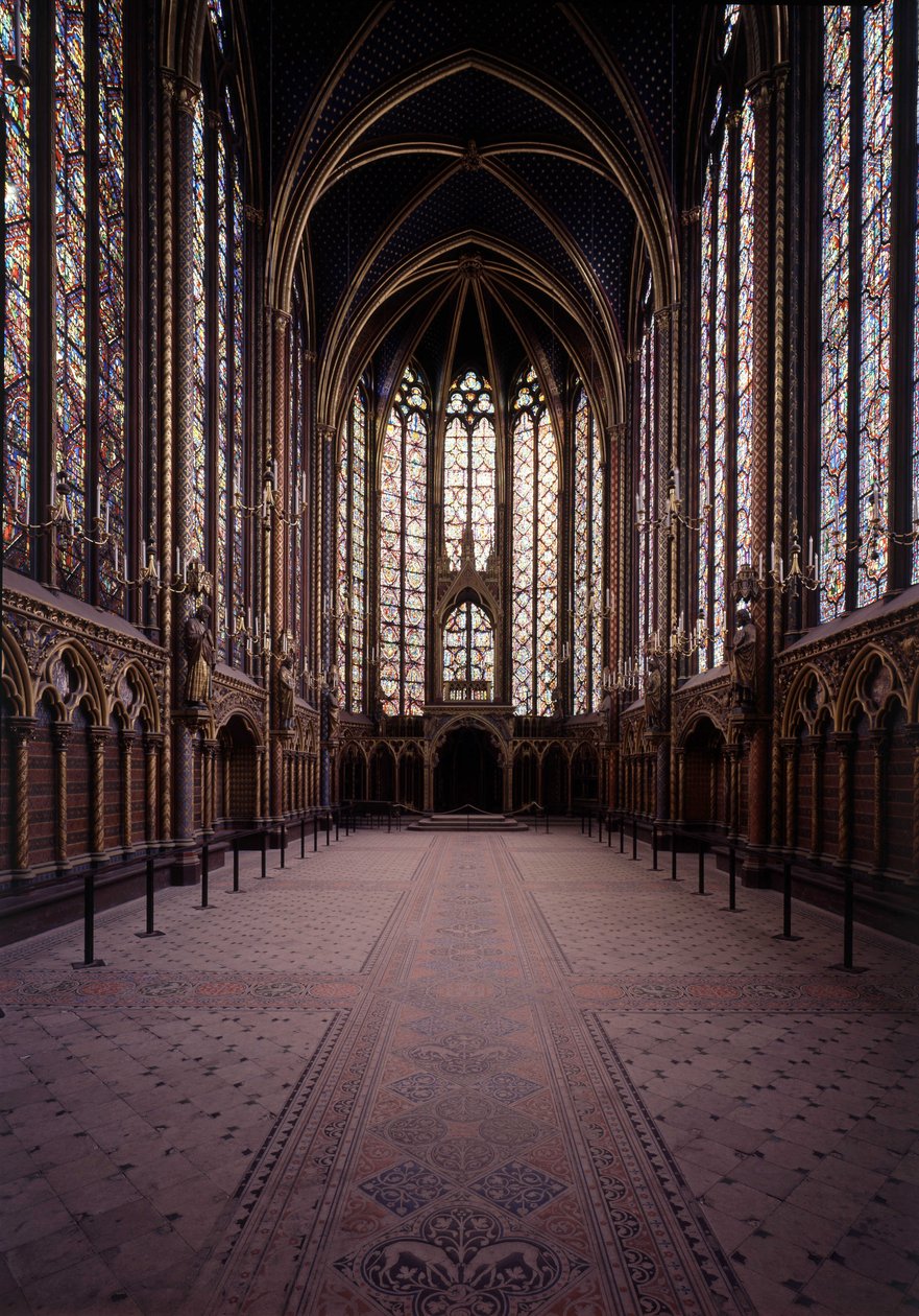 Interieur van de Sainte Chapelle (bovenkapel) in Parijs. Gotische kunst van de 13e eeuw. door Unbekannt