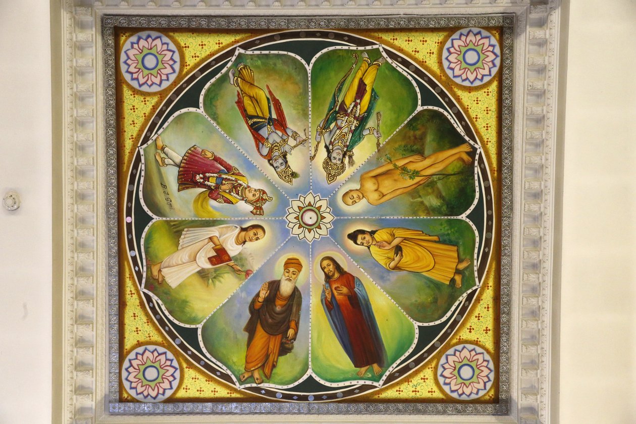 Jalaram Prathna hindoe tempel, Leicester. Plafond kunstwerk. Goden (inclusief Jezus Christus). Verenigd Koninkrijk door Unbekannt