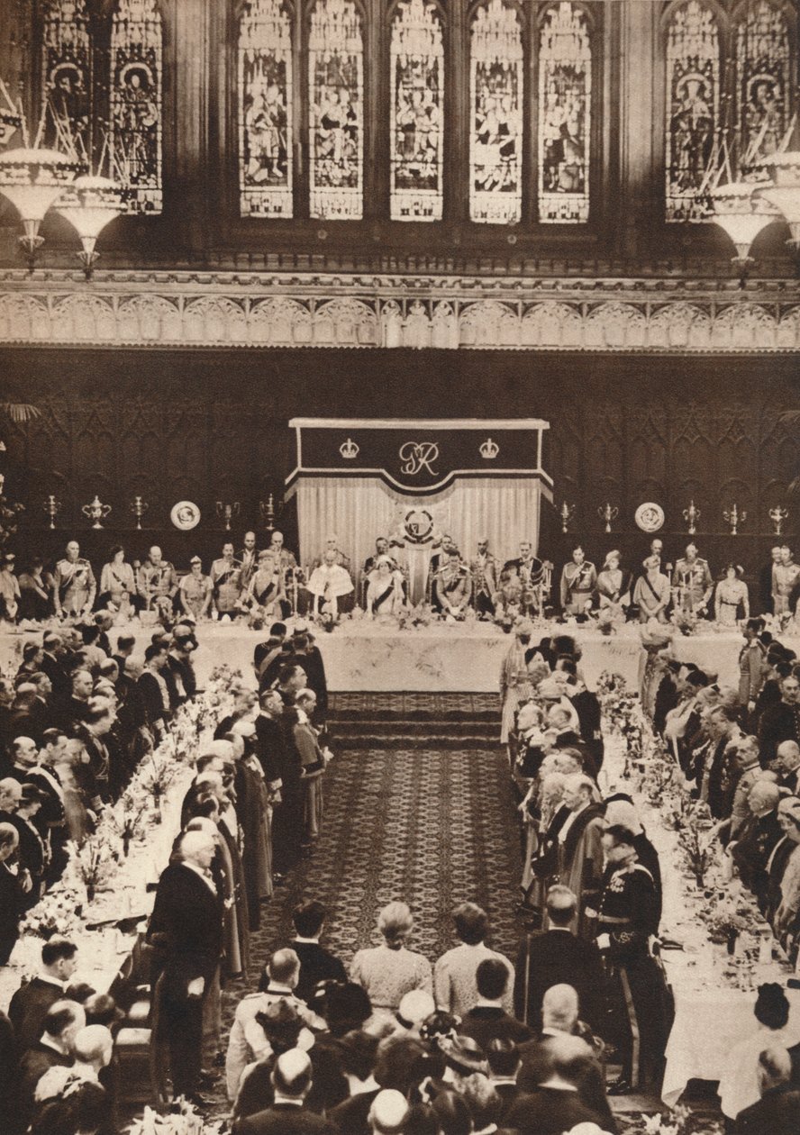 Koning George VI en koningin Elizabeth bij een lunch ter viering van de kroning, 1937 door Unbekannt