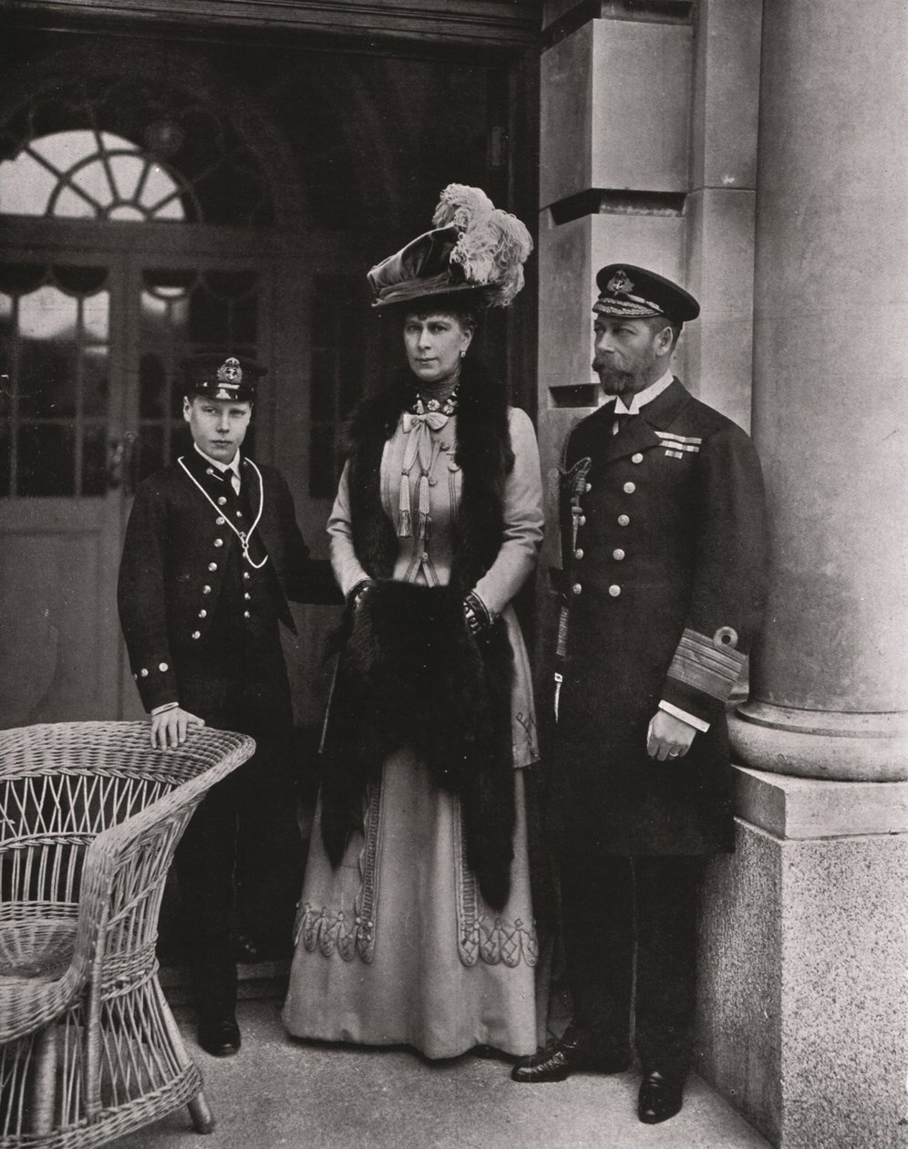 Koning George en koningin Mary met hun zoon prins Edward door Unbekannt