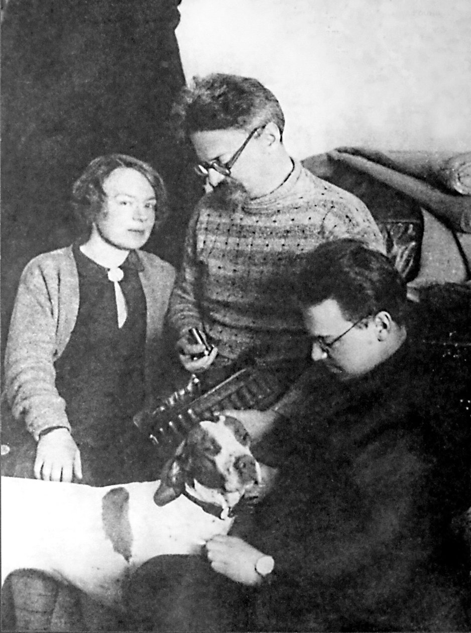 Leon Trotski en zijn familie, Alma Ata, USSR, 1928 door Unbekannt
