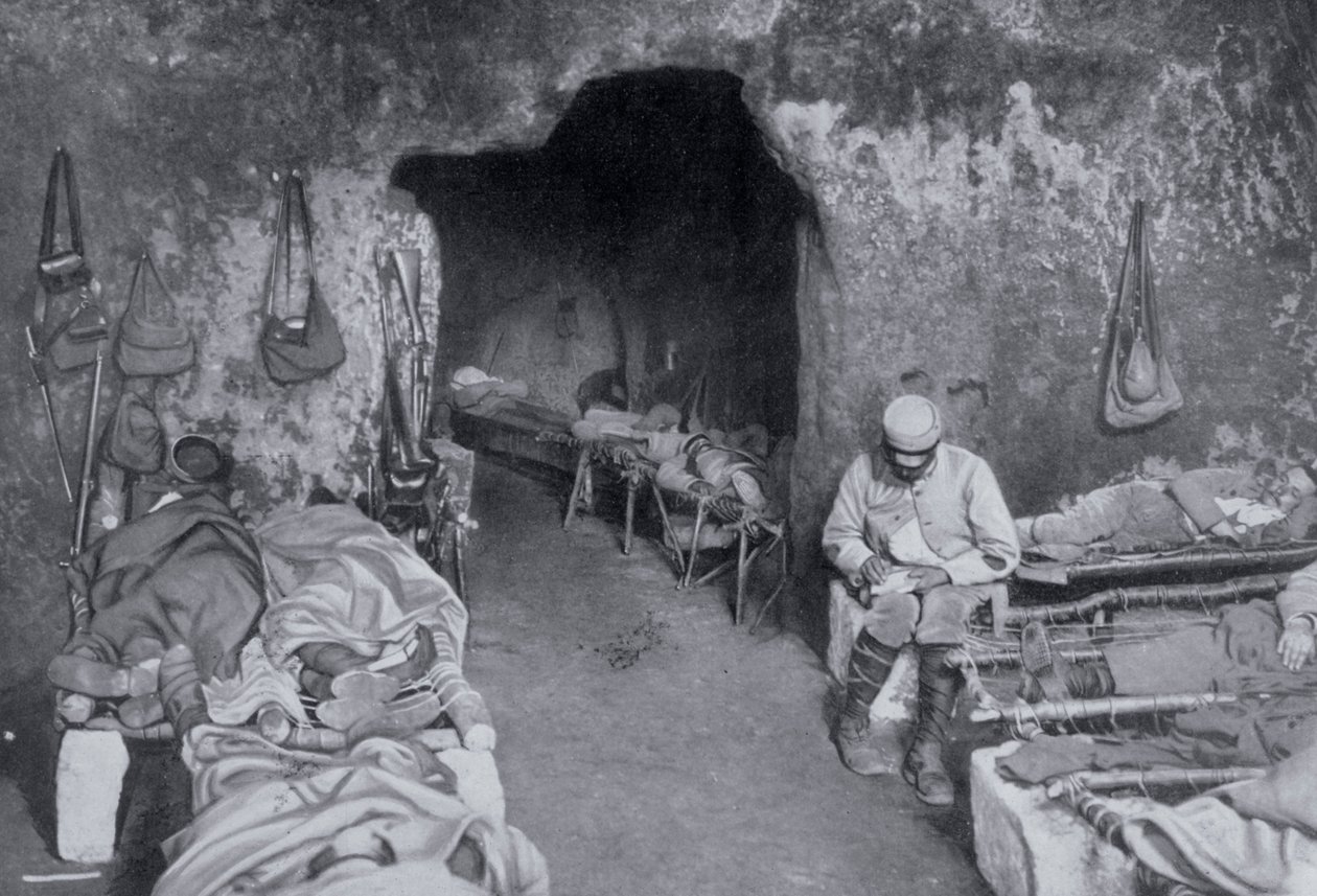 Woonkwartieren in een Franse grot, Eerste Wereldoorlog, 1915 door Unbekannt