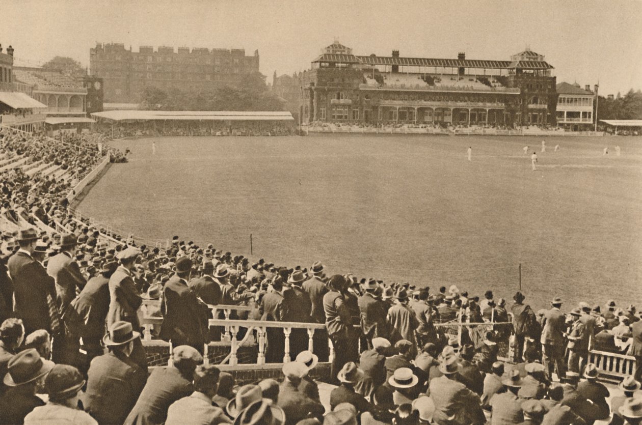 Kijkend naar het Paviljoen vanaf de Mound Stand bij Wereldberoemde Lords, ca. 1935 door Unbekannt
