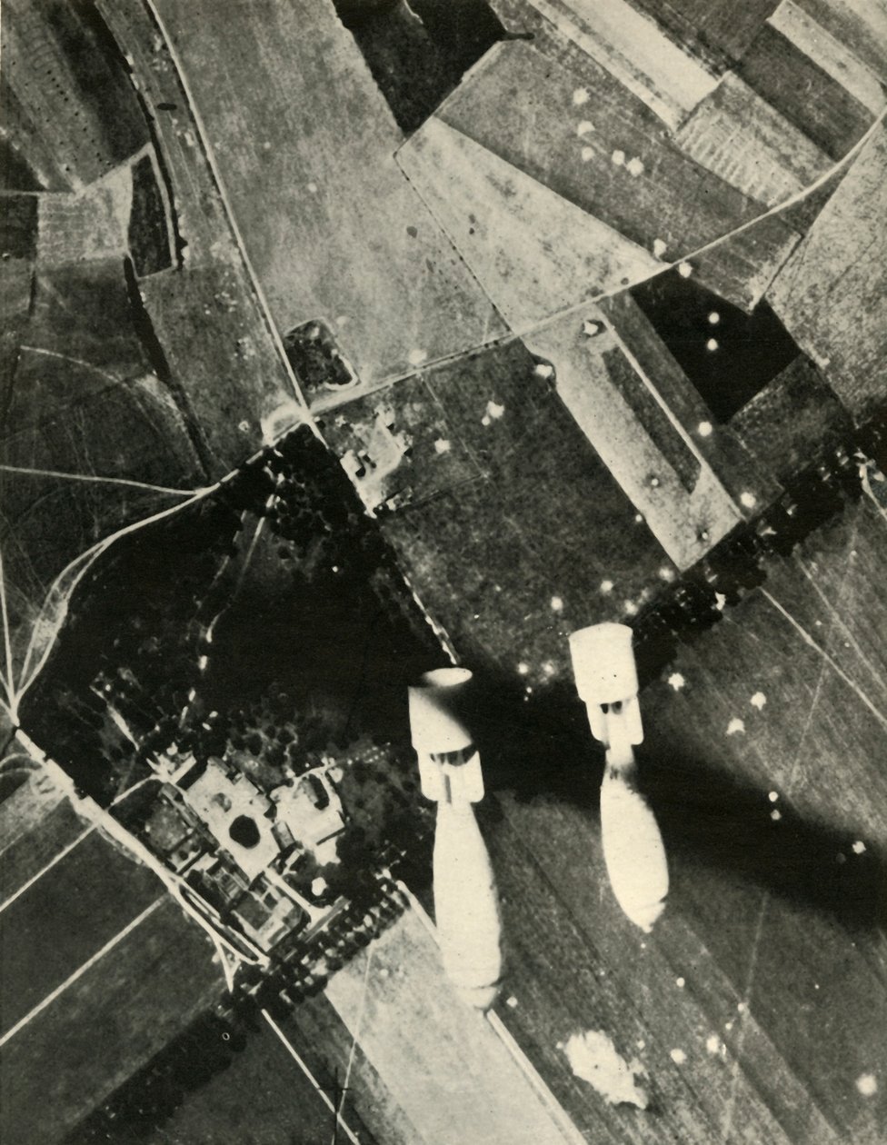 Meer Britse bommen op een door de vijand bezet vliegveld, 1939-1940, 1941 door Unbekannt