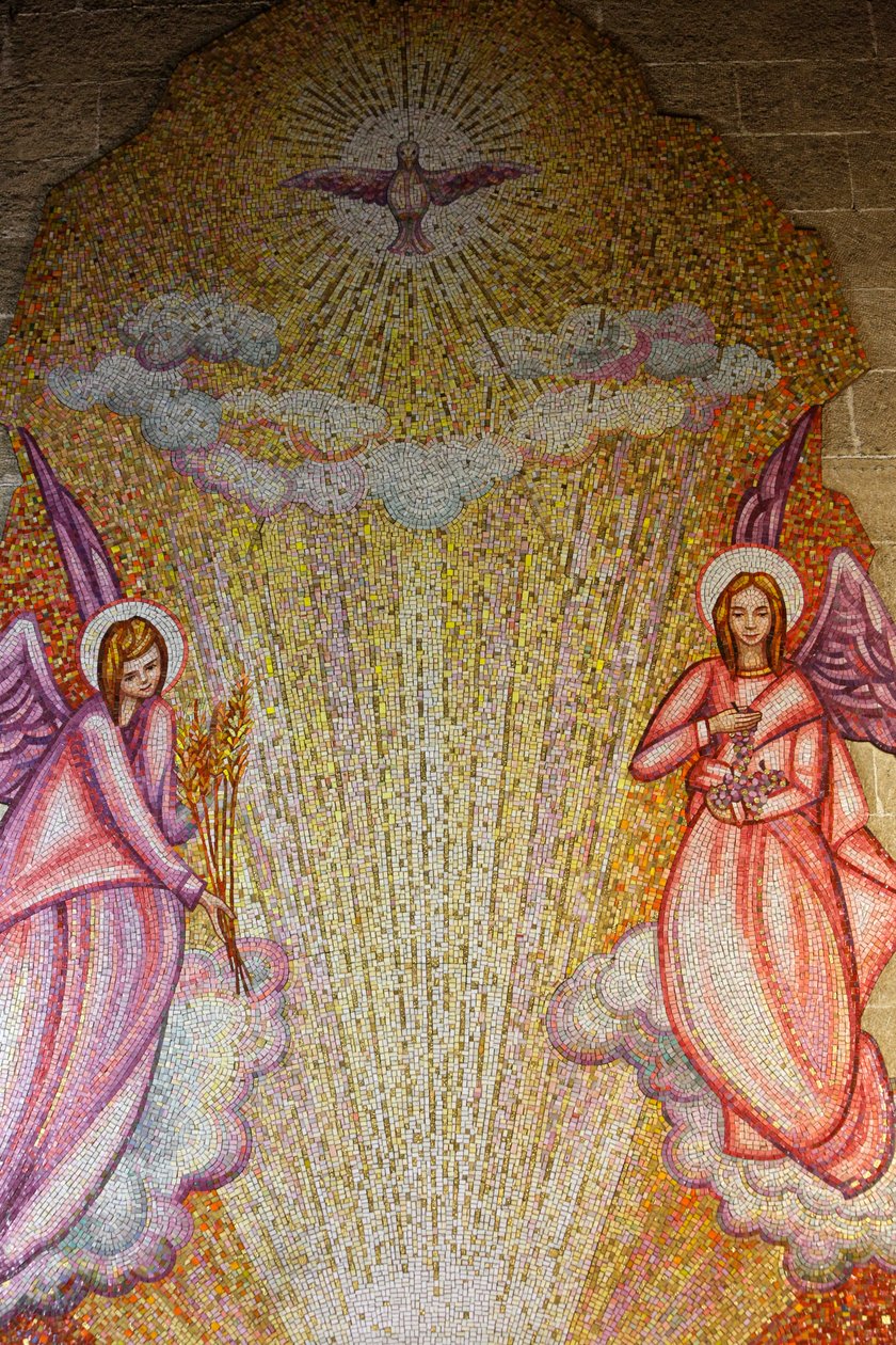 Mozaïek in Sacro Cuore di Gesu kerk: engelen en Heilige Geest, Gallipoli, Italië door Unbekannt