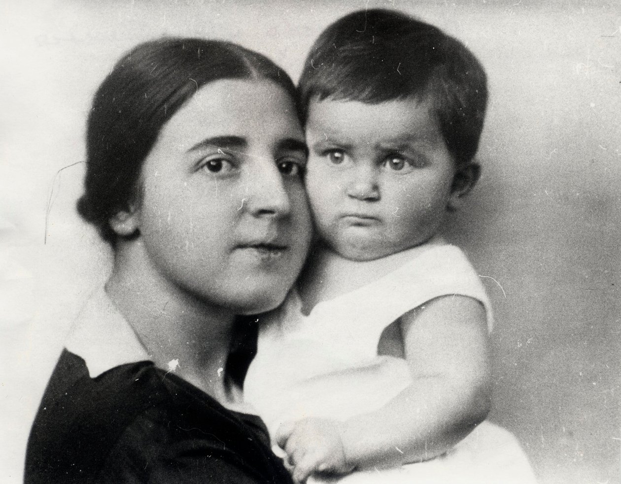 Nadezhda Alliluyeva, tweede vrouw van Josef Stalin, en hun dochter Svetlana Alliluyeva, 1927 door Unbekannt