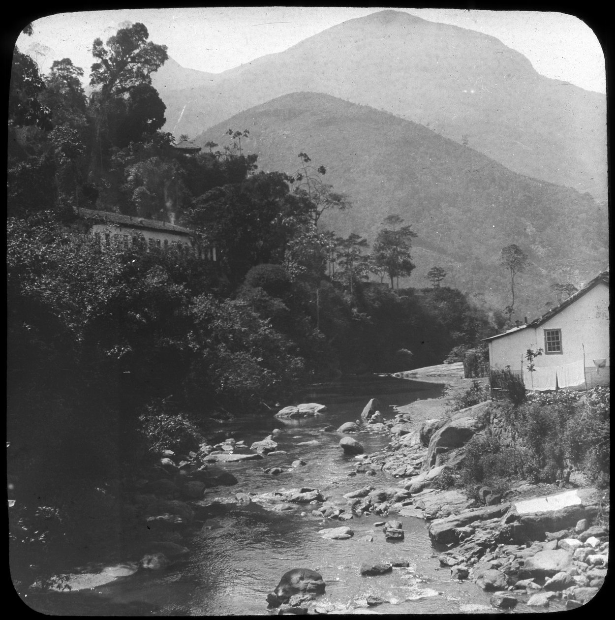 Bij Petrópolis, Rio de Janeiro, Brazilië, eind 19e of begin 20e eeuw door Unbekannt