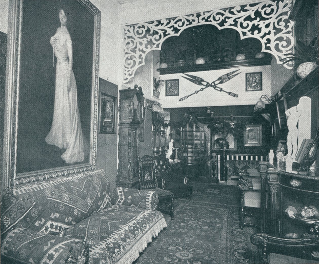 Een van de ontvangstruimtes in het Sandow Instituut, c1898 door Unbekannt