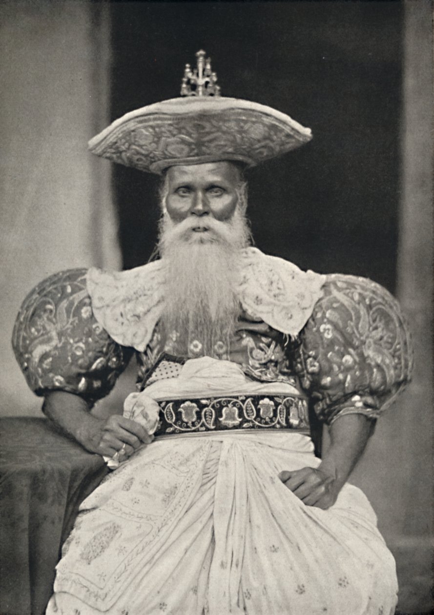 Ortsvorstand in Kandy in de oude Singalese klederdracht, 1926 door Unbekannt