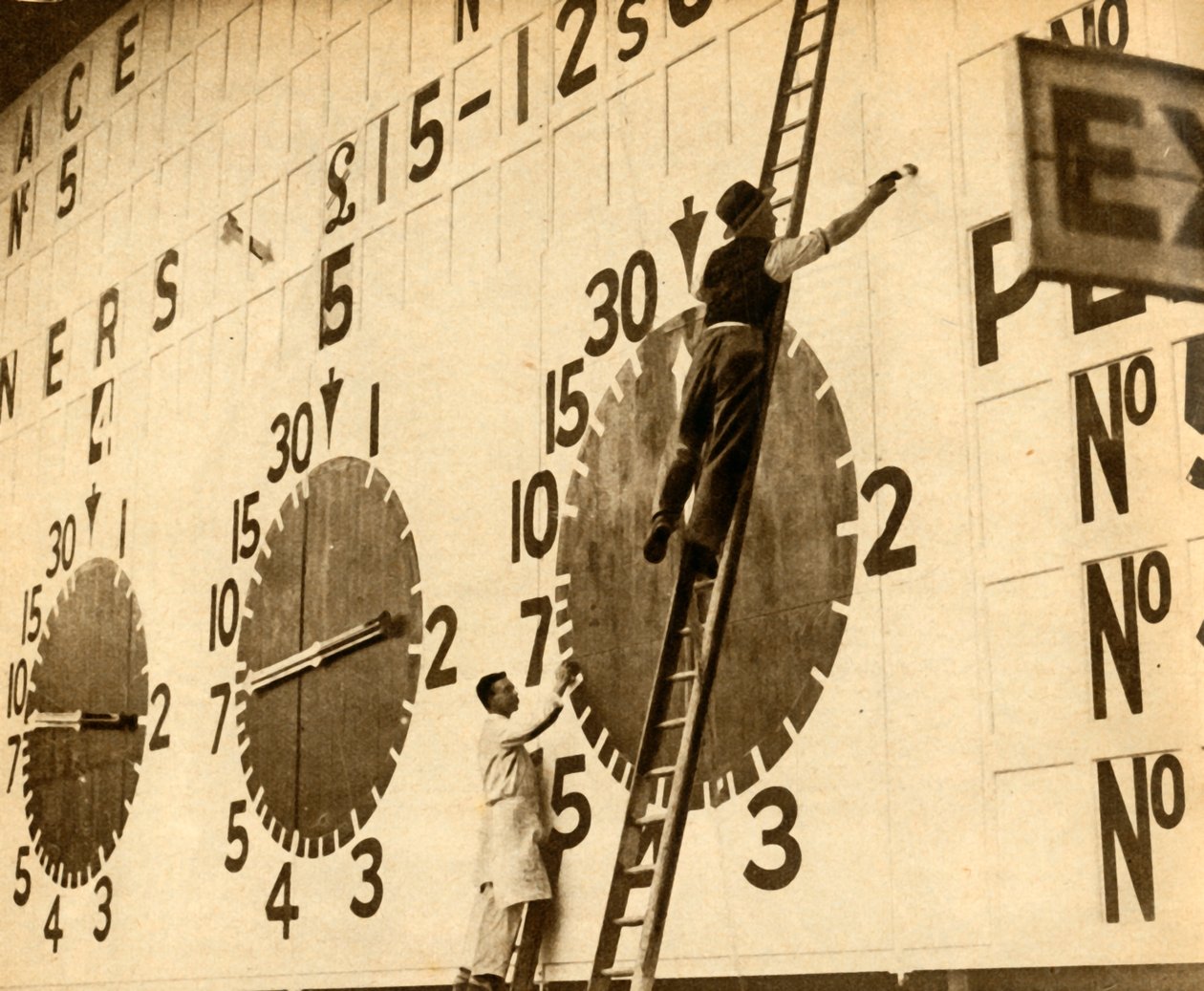 Schilders aan het werk op de White City tote, West-Londen, 1932, 1933 door Unbekannt
