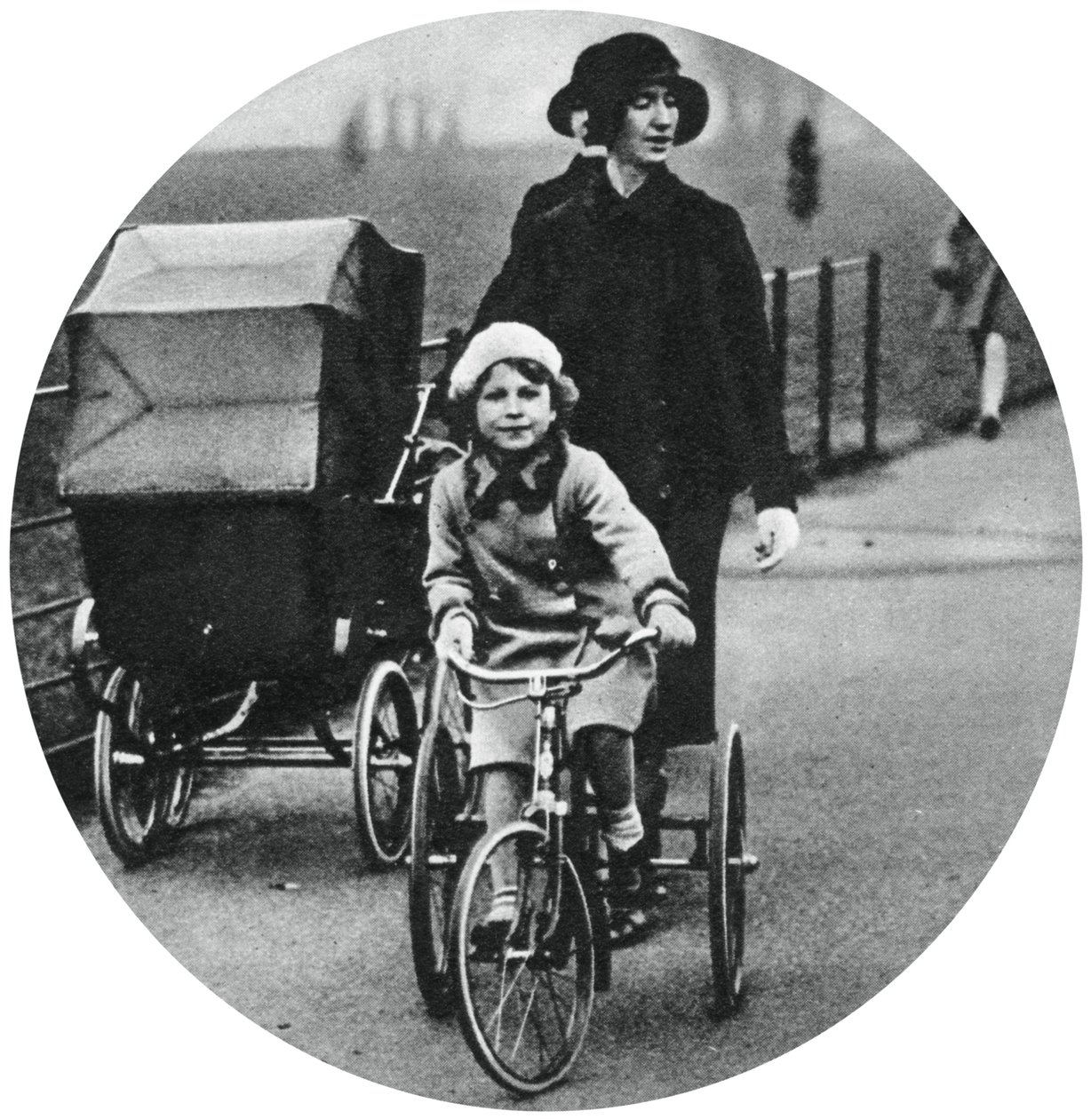Prinses Elizabeth op een driewieler, maart 1932, 1937 door Unbekannt